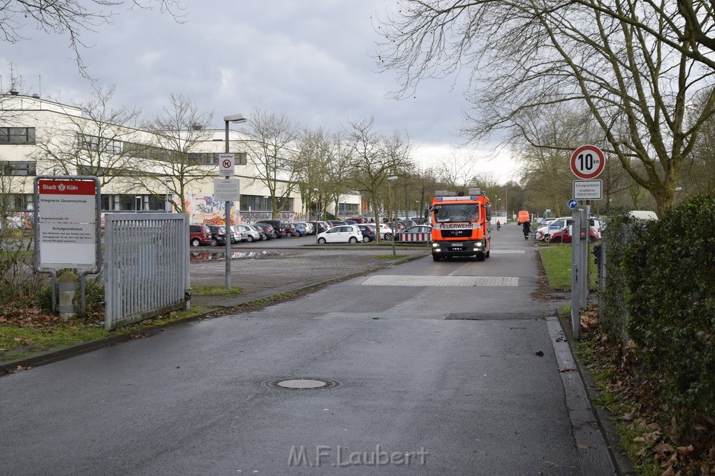 Einsatz BF Koeln Schule Burgwiesenstr Koeln Holweide P108.JPG - Miklos Laubert